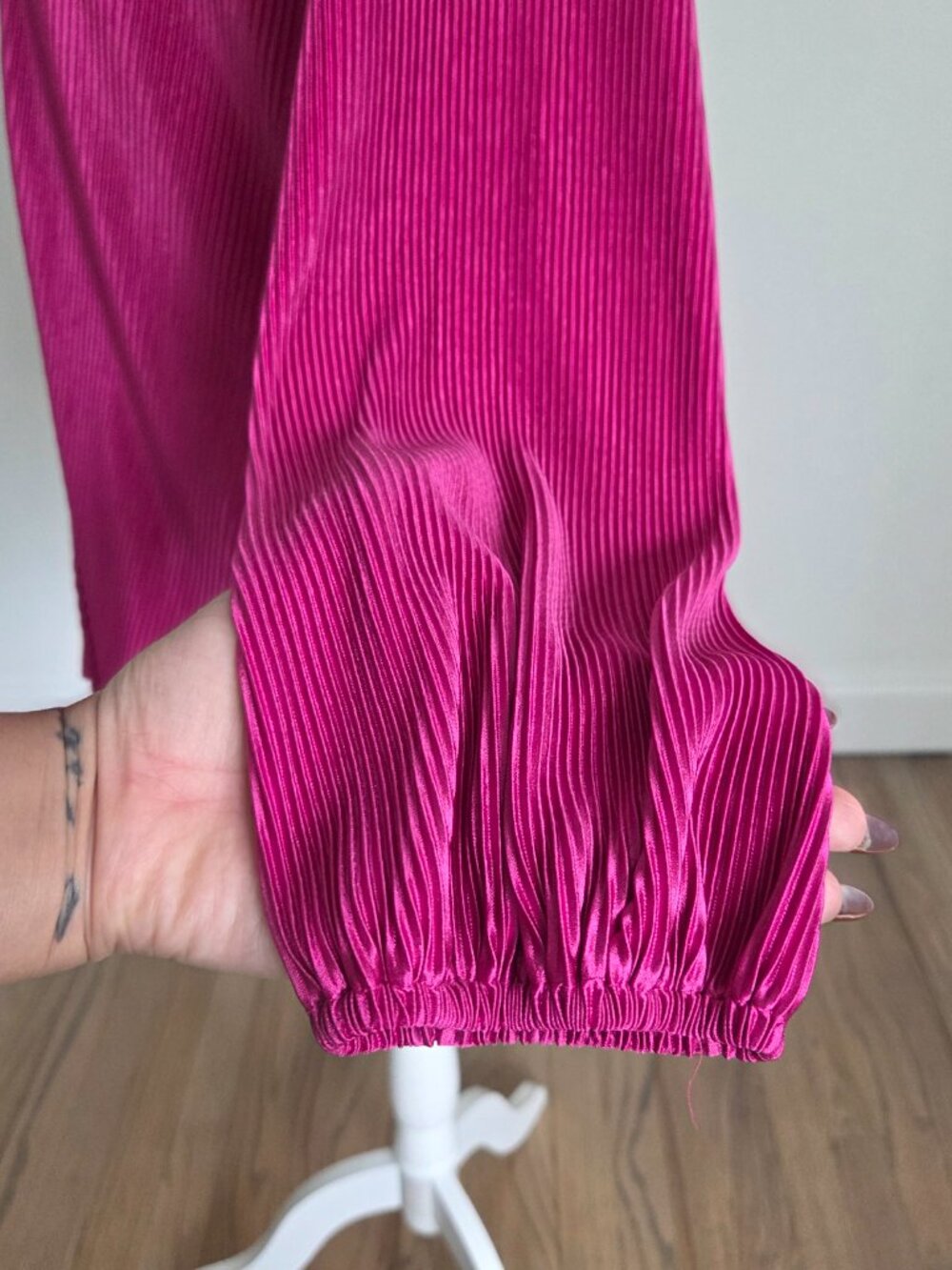 Magenta Pleated Plisse Blouse Medium Pink Satin Collared Button Down Luxury Boho - Picture 4 of 11